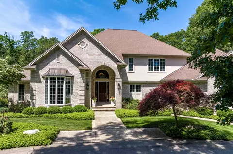 1921 Emerald Glen Crt Ct NE, Ada, MI 49301