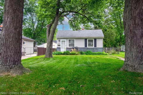 27328 Barrington St, Madison Heights, MI 48071