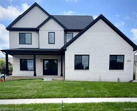 857 Pine Ridge Ave, Oxford, MI 48371