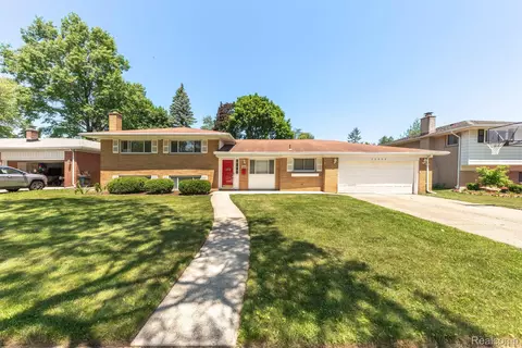 34444 Grove Dr, Livonia, MI 48154
