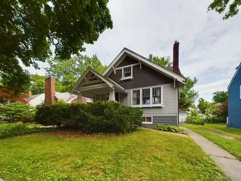 62 Devonshire Rd, Pleasant Ridge, MI 48069