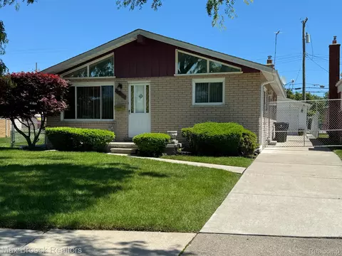 24810 Manhattan St, Saint Clair Shores, MI 48080