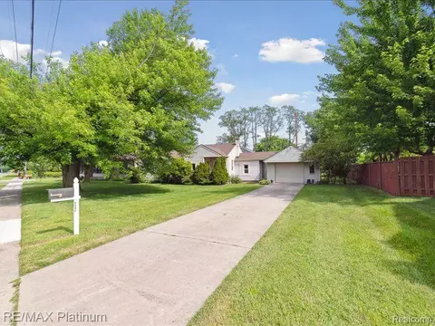 30446 Shiawassee Rd, Farmington Hills, MI 48336
