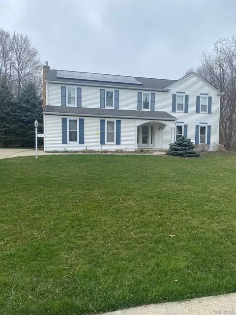 29011 Forest Hill Dr, Farmington Hills, MI 48331