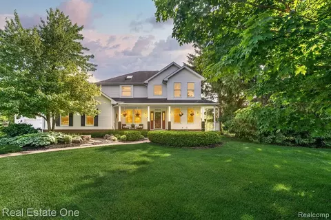 59633 Trena Ln, South Lyon, MI 48178