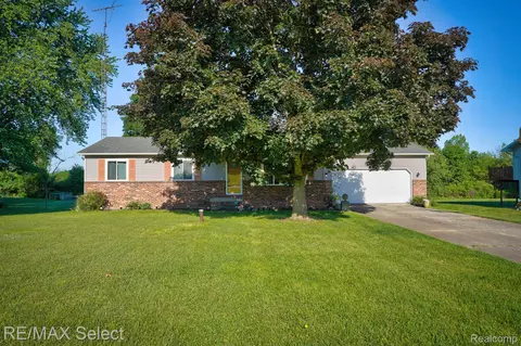 8577 Tim Tam Trl, Flushing, MI 48433