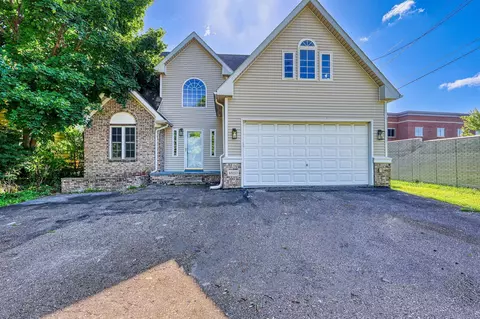 45212 Deneweth Rd, Macomb, MI 48042