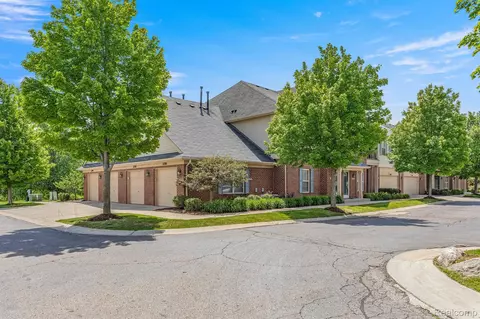 11794 Farmington Rd, Livonia, MI 48150
