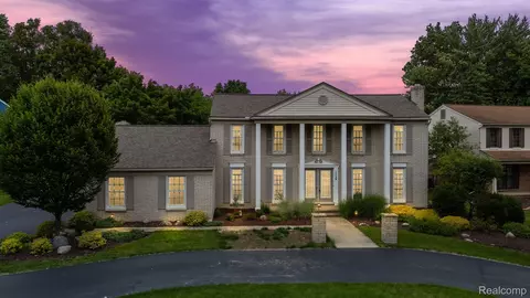 1126 Hickory Hill Dr, Rochester Hills, MI 48309