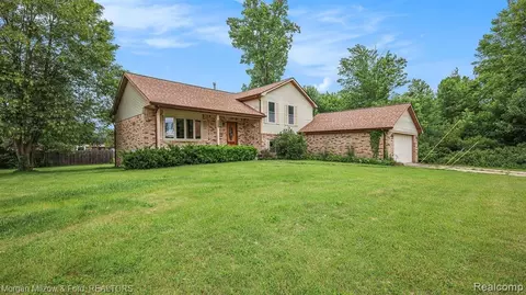 53260 Heatherway Dr, Shelby Township, MI 48316