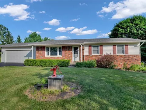2572 Elmers Dr, Lapeer, MI 48446
