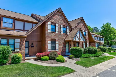 28660 Lowell N, Southfield, MI 48076