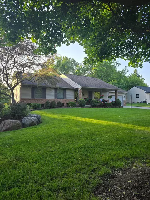 59644 Sterling Dr, Lyon, MI 48165