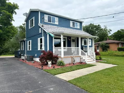 9076 Gale Rd, White Lake, MI 48386