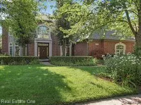 279 Wyngate Dr, Rochester, MI 48307