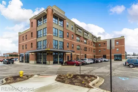 134 N Leroy St #406, Fenton, MI 48430
