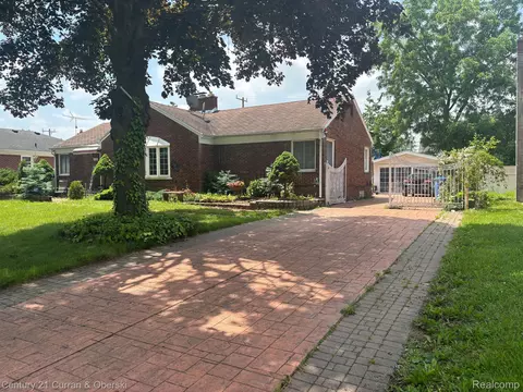 8105 Riverview St, Dearborn Heights, MI 48127