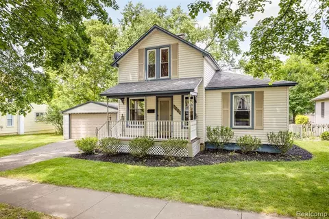 622 Taylor St, Chelsea, MI 48118