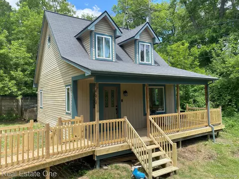 8490 Eaton Rd, Springfield, MI 48350