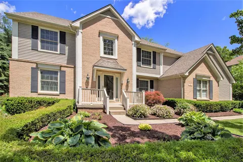 929 Winding Way, Milford, MI 48381
