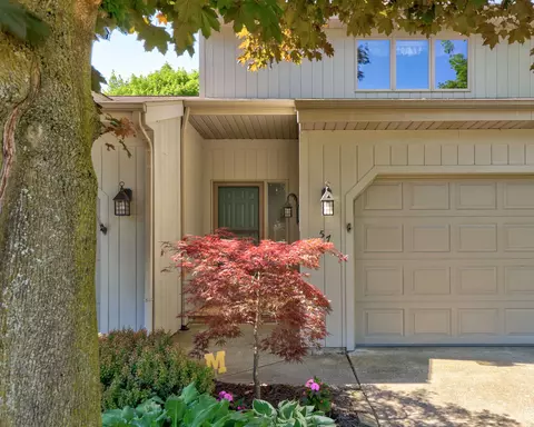 57 Pine Grove Dr, Frankenmuth, MI 48734