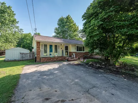 3844 Deerfield Rd, Adrian, MI 49221