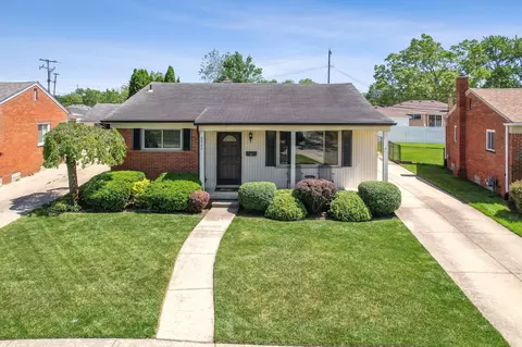 6900 Crestwood St, Dearborn Heights, MI 48127