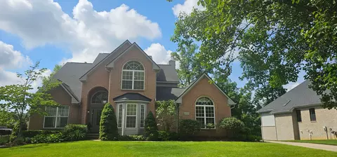 4099 Delphine Dr, Wixom, MI 48393