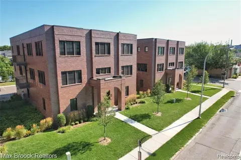 926 W 11 Mile Rd, Royal Oak, MI 48067