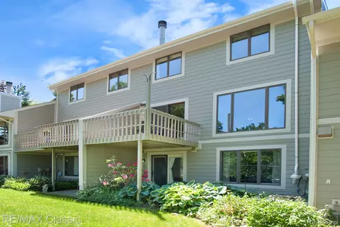 218 Whitlock St #10, Saline, MI 48176