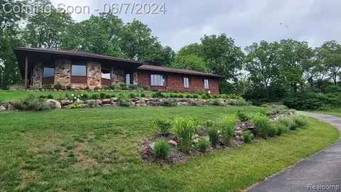 6785 Townview Dr, Clarkston, MI 48346