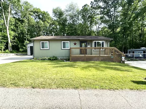 306 Harpham St, Commerce, MI 48382