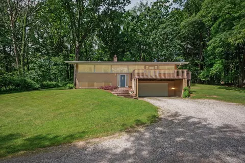 336 S Garner Rd, Milford, MI 48380
