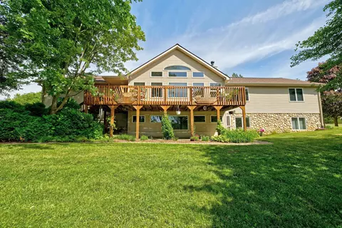 2755 Perry Lake Rd, Brandon, MI 48462