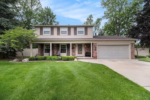 2261 Sheraton Crt Ct, Trenton, MI 48183