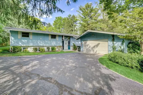 272 Gunder Crt Ct, Rochester Hills, MI 48309