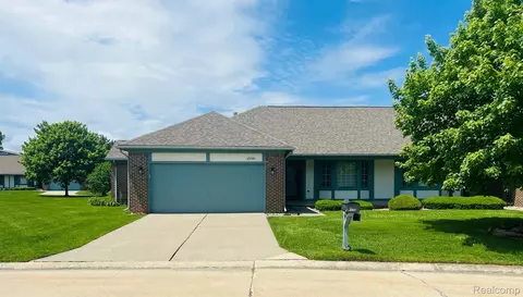 45360 Inverness Cir, Macomb, MI 48044