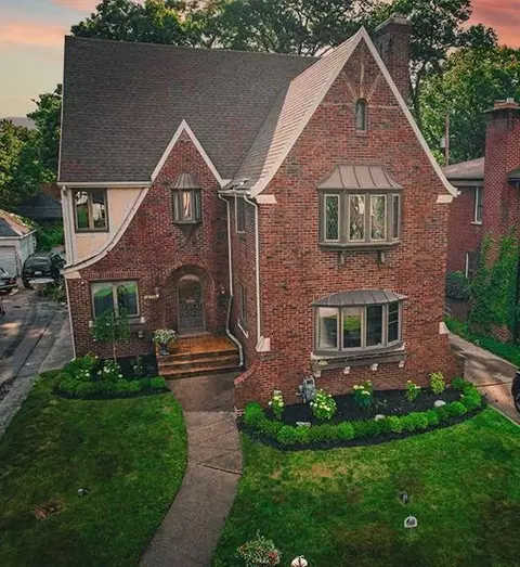 18085 Parkside St, Detroit, MI 48221