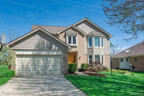185 Windrift Ln, Rochester Hills, MI 48307