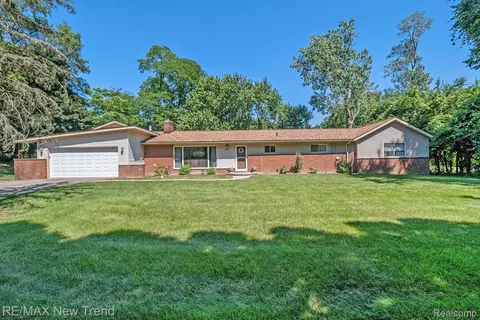 2851 Franklin Rd, Bloomfield Township, MI 48302