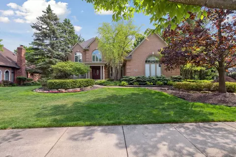 25594 Arcadia Dr, Novi, MI 48374