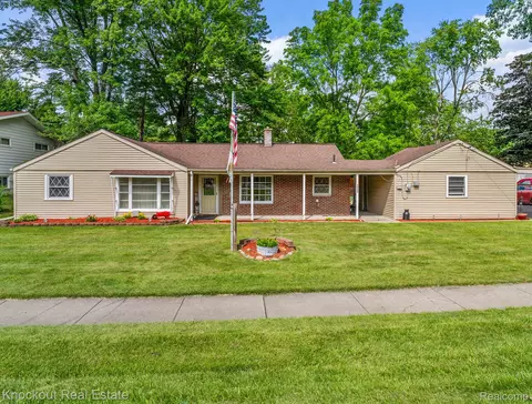 3835 Williamson Rd, Saginaw, MI 48601