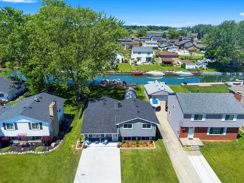 39351 Lakeshore Dr, Harrison, MI 48045