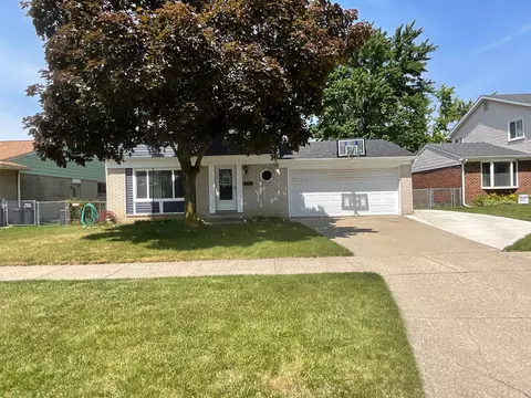 9127 Briarwood Dr, Plymouth, MI 48170