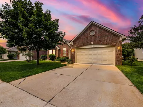 402 Woodhaven Dr, Commerce, MI 48390