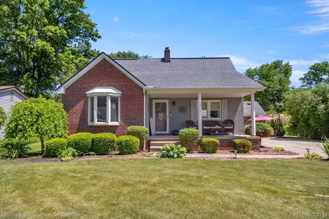 15814 Fry St, Plymouth, MI 48170
