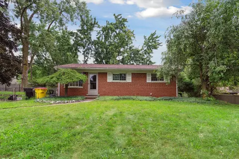 1348 Red Barn Dr, Oxford, MI 48371