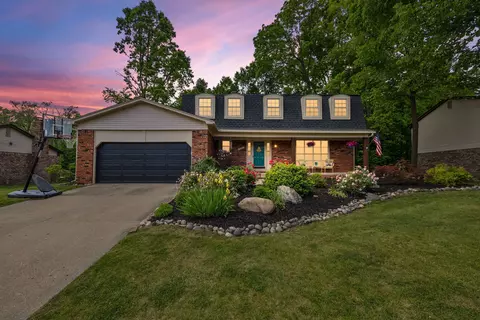 433 Pinehurst Dr, Rochester Hills, MI 48309
