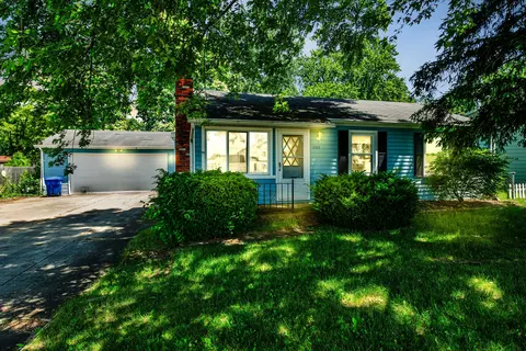 2312 Richardson Crt Ct, Waterford, MI 48327