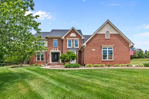 17589 Rolling Woods Cir, Northville, MI 48168